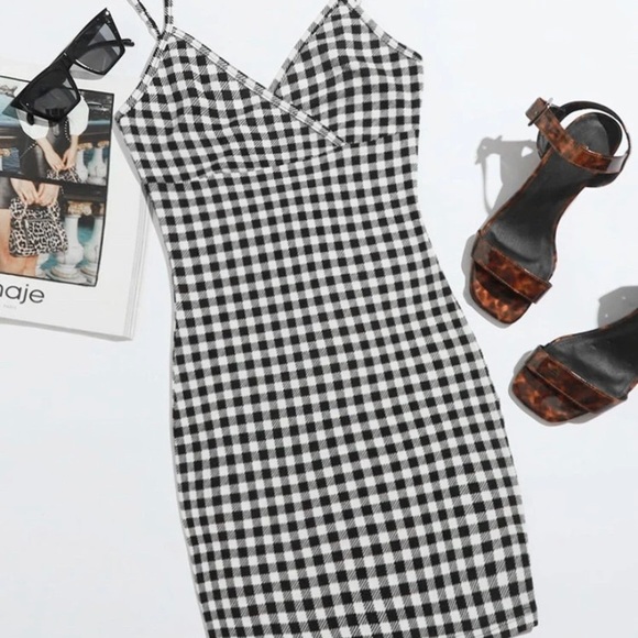 Dresses - Picture 8 of 8